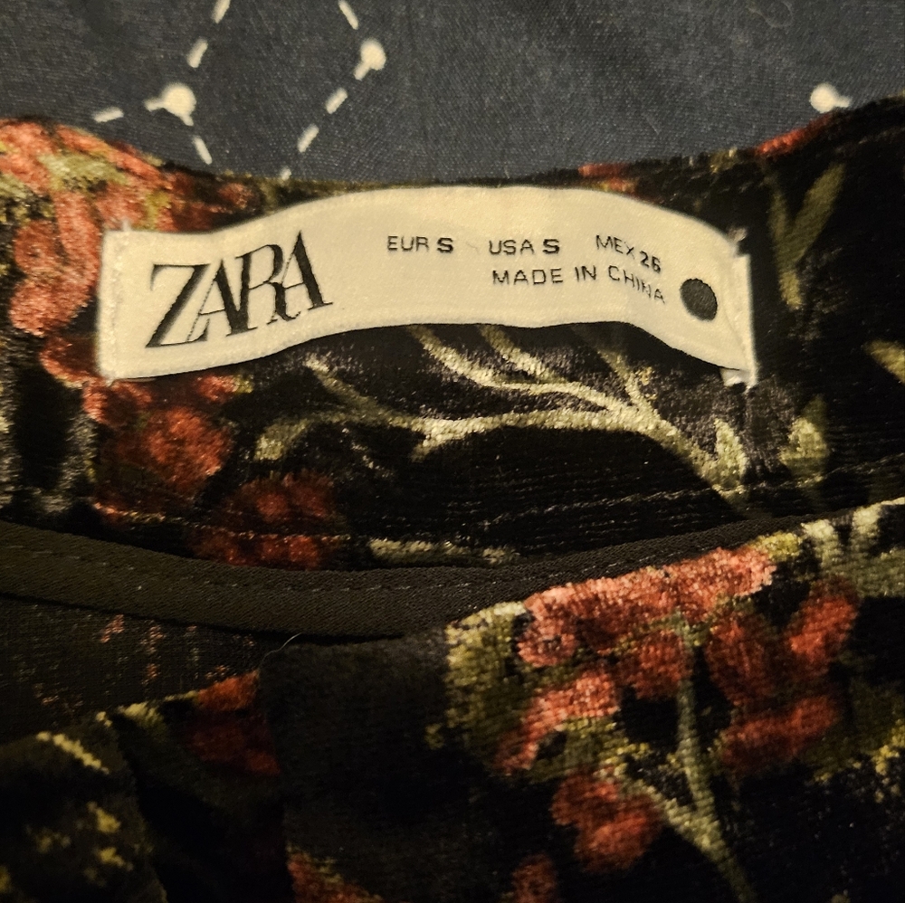 Zara The Charlotte Pant Flare Black Red Floral Velvet Sz S - Picture 8 of 10
